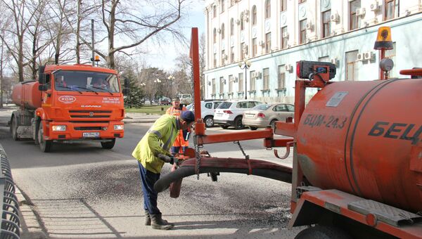 Техника компании Сибавтобан помогает в ямочном ремонте улиц Симферополя