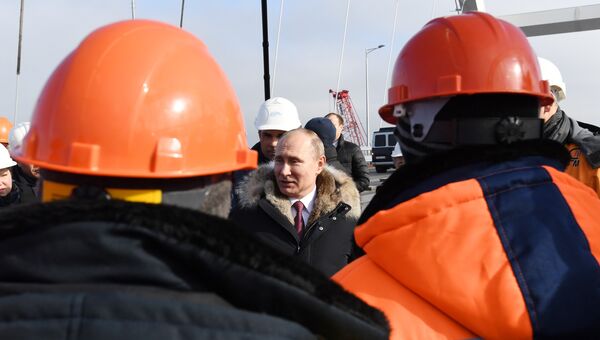 Президент России Владимир Путин посетил строительную площадку Крымского моста