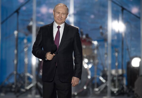 Президент РФ Владимир Путин выступает на концерте-митинге Россия. Севастополь. Крым в Севастополе. 14 марта 2018 Президент РФ Владимир Путин выступает на концерте-митинге Россия. Севастополь. Крым в Севастополе. 14 марта 2018
