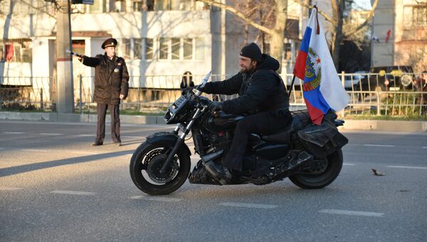 Лидер мотоклуба Александр (Хирург) Залдостанов во время авто- мотопробега по Севастополю, приуроченного к Крымской весне