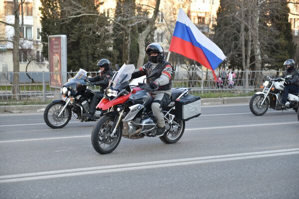 Участник мото- автопробега, организованного байкерским клубом Ночные волки в Севастополе, в честь годовщины Крымской весны Участник мото- автопробега, организованного байкерским клубом Ночные волки в Севастополе, в честь годовщины Крымской весны