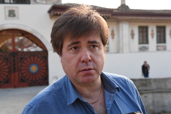 Директор Агентства этнонациональных стратегий, соорганизатор поездки международных наблюдателей в Крым Александр Кобринский Директор Агентства этнонациональных стратегий, соорганизатор поездки международных наблюдателей в Крым Александр Кобринский