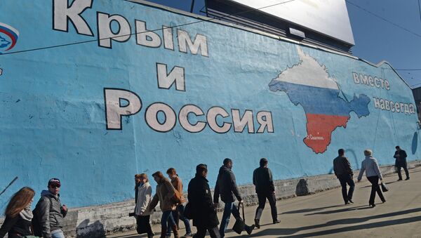 Патриотические граффити о воссоединении Крыма и России