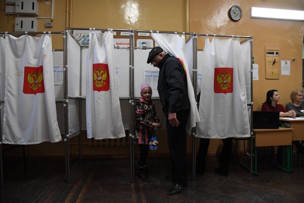 Голосование на одном из избирательных участков в Симферополе. 18 марта 2018