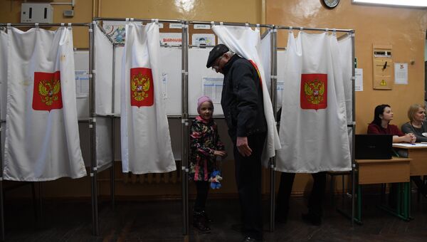 Голосование на одном из избирательных участков в Симферополе. 18 марта 2018