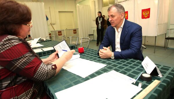 Председатель Госсовета РК Владимир Константинов проголосовал на выборах президента. 18 марта 2018