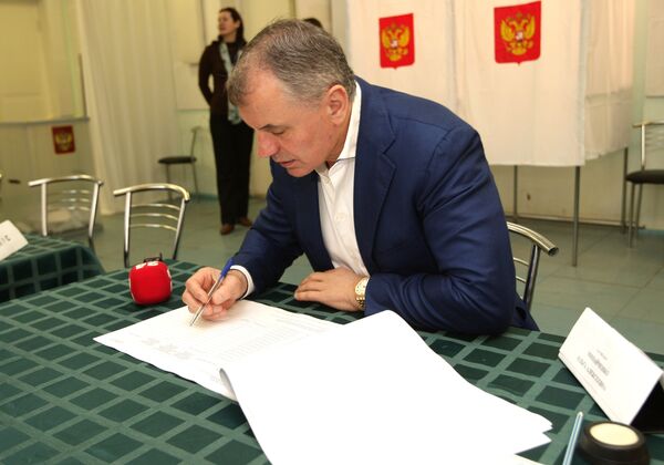 Председатель Госсовета РК Владимир Константинов проголосовал на выборах президента. 18 марта 2018 Председатель Госсовета РК Владимир Константинов проголосовал на выборах президента. 18 марта 2018