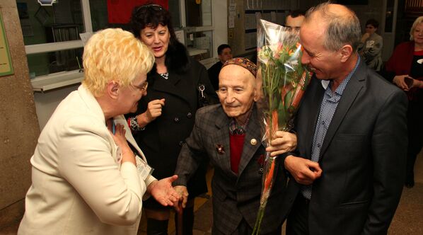 96-летний ветеран Великой Отечественной войны Шукра Абджемиль проголосовал на выборах президента РФ