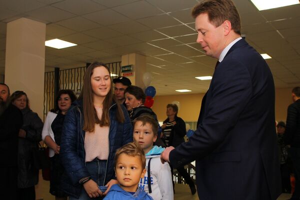 Губернатор Севастополя Дмитрий Овсянников на избирательном участке. 18 марта 2018
