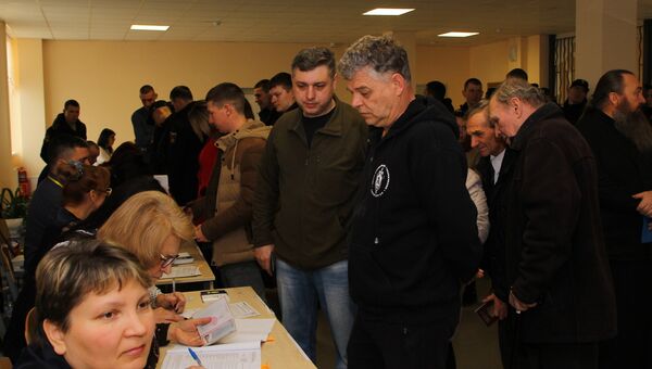 Голосование на одном из избирательных участков в Севастополе. 18 марта 2018