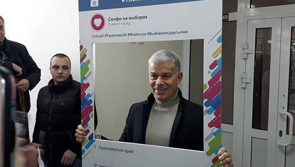 Заслуженный артист РФ Олег Газманов на избирательном участке во время выборов президента России. 18 марта 2018