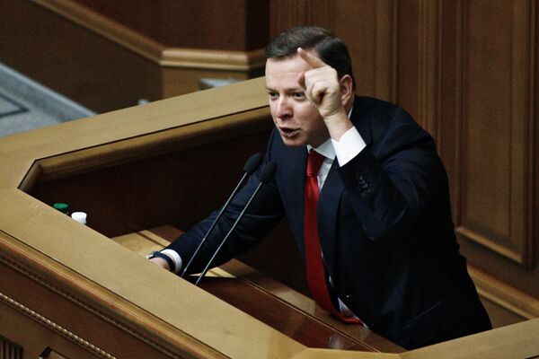 Лидер фракции Радикальной партии Олег Ляшко выступает на заседании Верховной рады Украины в Киеве. Лидер фракции Радикальной партии Олег Ляшко выступает на заседании Верховной рады Украины в Киеве.