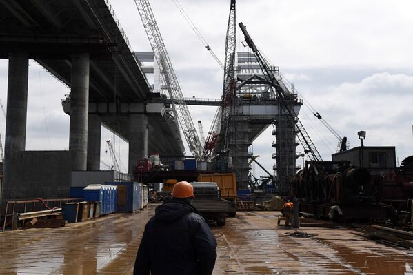 Строительство моста через Керченский пролив со стороны полуострова