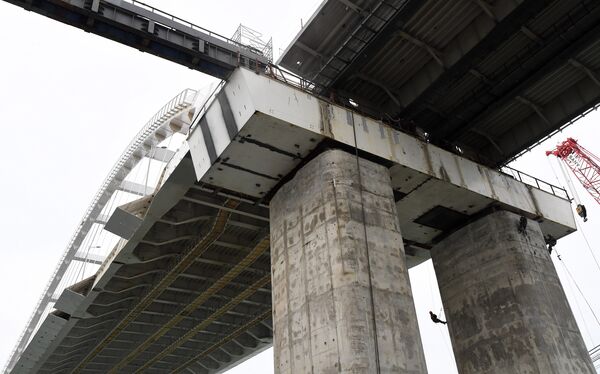 Строители моста через Керченский пролив со стороны Крыма