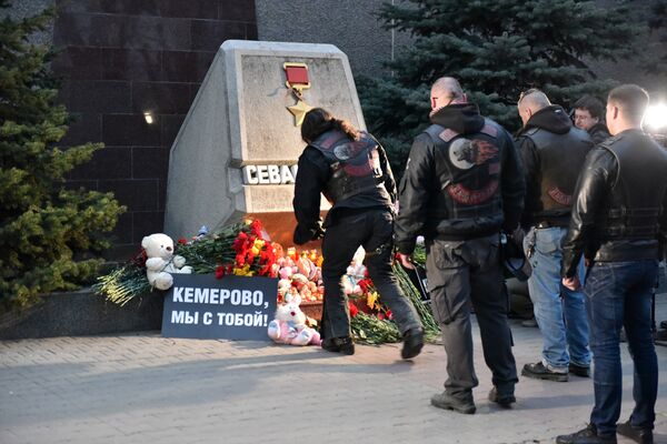 В Севастополе прошла акция в память о жертвах трагедии в Кемерово. 27 марта 2018 В Севастополе прошла акция в память о жертвах трагедии в Кемерово. 27 марта 2018