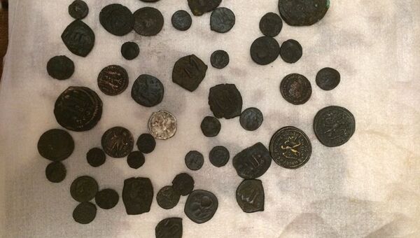 Крымские пограничники нашли у черного археолога 400 предметов старины
