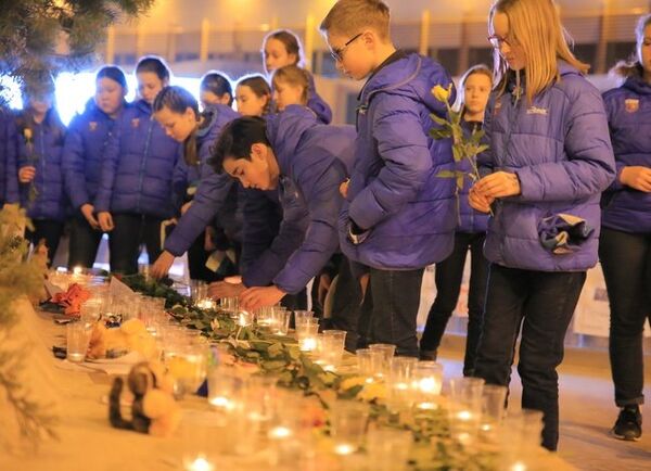 В Артеке прошла акция в память о жертвах трагедии в Кемерово В Артеке прошла акция в память о жертвах трагедии в Кемерово