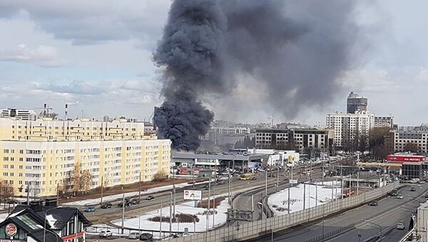 Пожар в здании автосалона в Санкт-Петербурге