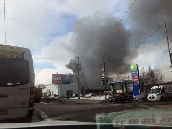 Пожар в здании автосалона в Санкт-Петербурге Пожар в здании автосалона в Санкт-Петербурге