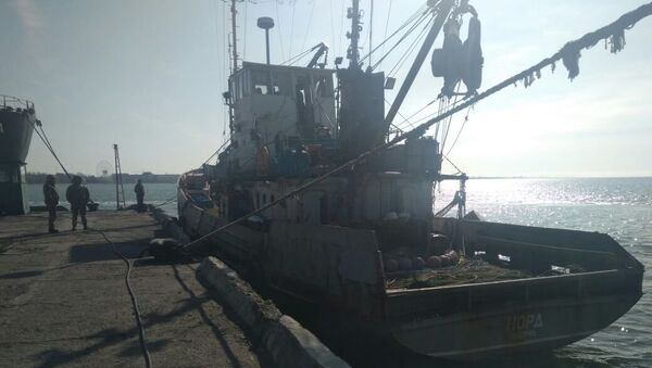 Рыболовецкое судно Норд с крымским экипажем, задержанное украинскими пограничниками в Азовском море