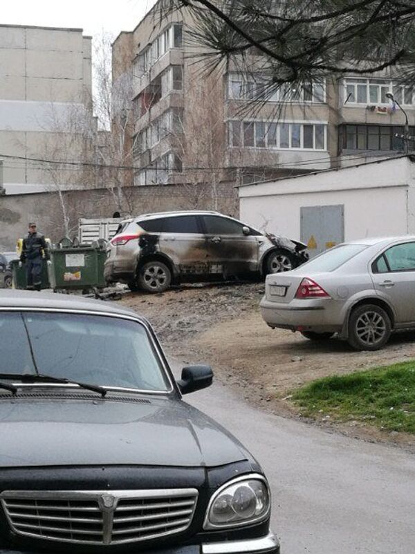 В Симферополе сгорел внедорожник В Симферополе сгорел внедорожник