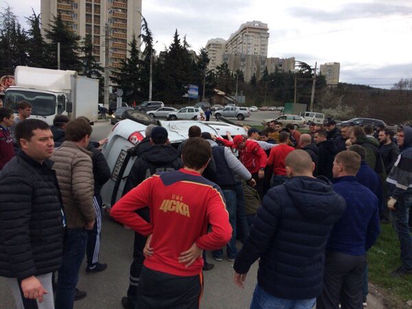 На автовокзале Алушты перевернулась машина На автовокзале Алушты перевернулась машина