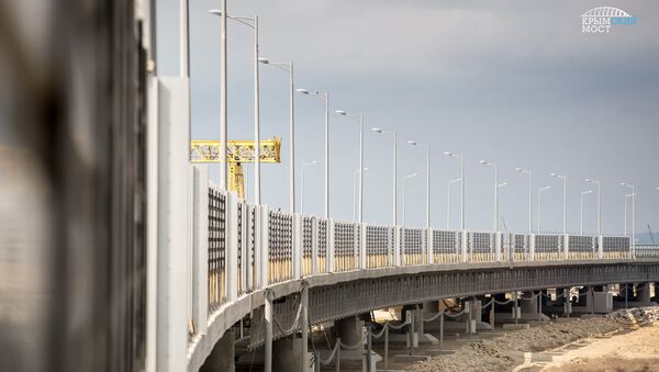Установка акустических экранов для снижения шумовой нагрузки на дороге вдоль трассы Крымского моста