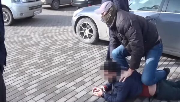 Видео задержания посредников в передаче взятки сотрудникам ГУП РК Крымэнерго