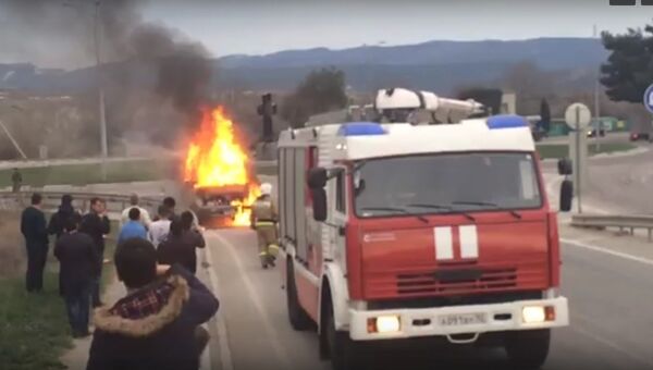 Тушение загоревшегося автомобиля ГАЗель в Севастополе