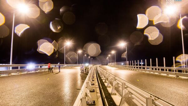 Видео запуска освещения в тестовом режиме на участке автодороге Крымского моста