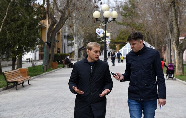 Глава администрации Евпатории Андрей Филонов во время прогулки с корреспондентом сайта РИА Новости Крым Глава администрации Евпатории Андрей Филонов во время прогулки с корреспондентом сайта РИА Новости Крым