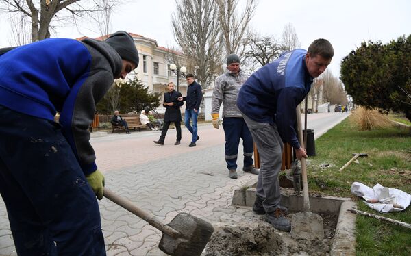 Глава администрации Евпатории Андрей Филонов во время прогулки с корреспондентом сайта РИА Новости Крым Глава администрации Евпатории Андрей Филонов во время прогулки с корреспондентом сайта РИА Новости Крым