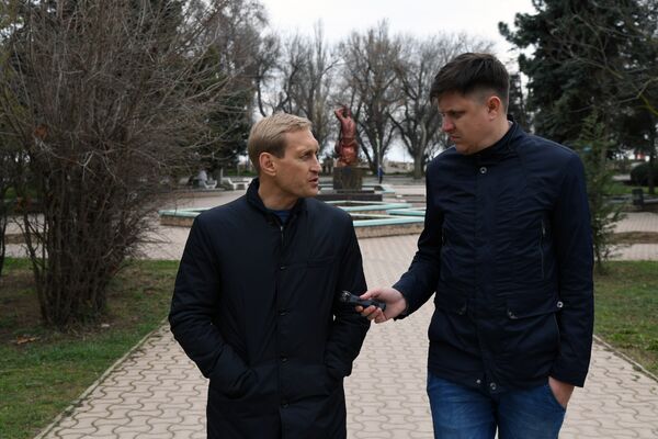 Глава администрации Евпатории Андрей Филонов во время прогулки с корреспондентом сайта РИА Новости Крым Глава администрации Евпатории Андрей Филонов во время прогулки с корреспондентом сайта РИА Новости Крым