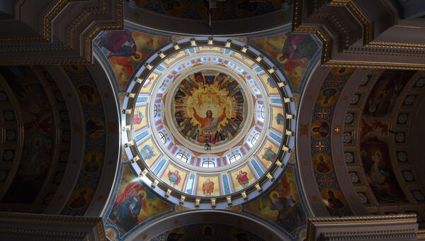 Купол и своды арок Александро-Невского кафедрального собора в Симферополе