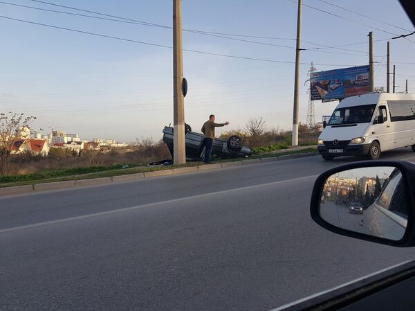 В Севастополе перевернулся ВАЗ