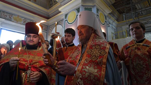 Видео доставки Благодатного огня в Александро-Невский кафедральный собор Симферополя