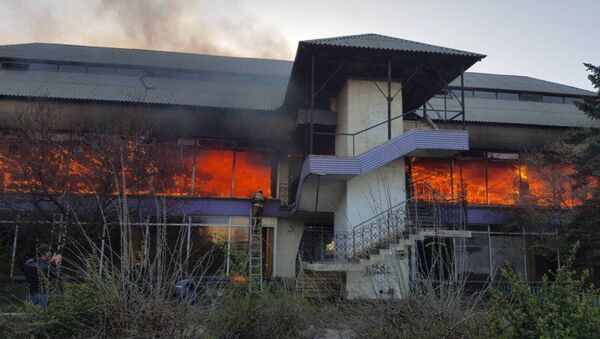 Пожар в двухэтажном здании в поселке Вилино
