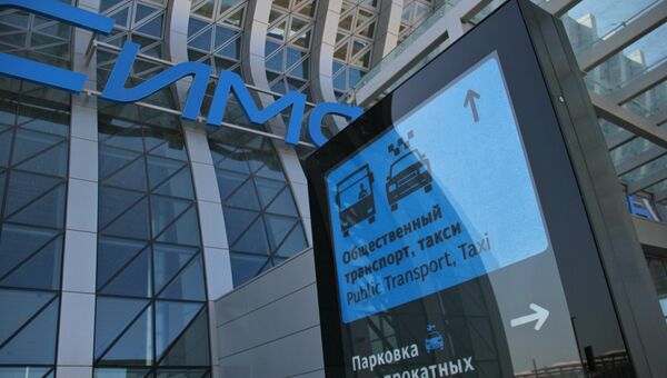 Информационное табло парковки такси в новый терминал аэропорта Симферополь