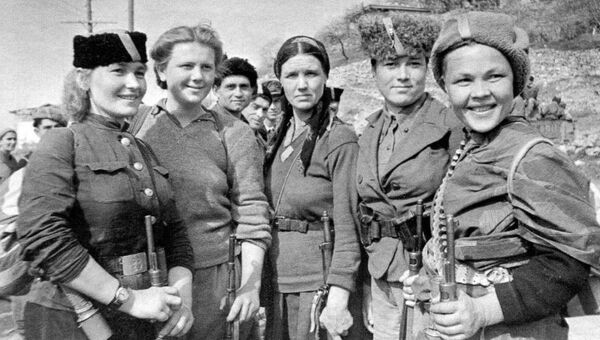 Женщины-партизаны, участвовавшие в освобождении Крыма. Симеиз, 1944 год