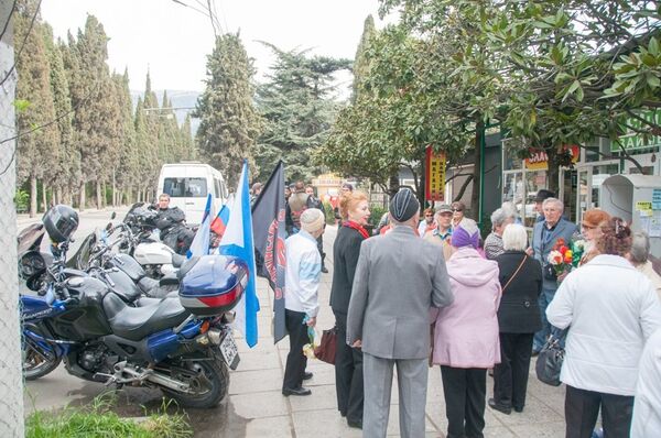 Автопробег в честь годовщины освобождения Ялты от немецко-фашистских захватчиков Автопробег в честь годовщины освобождения Ялты от немецко-фашистских захватчиков