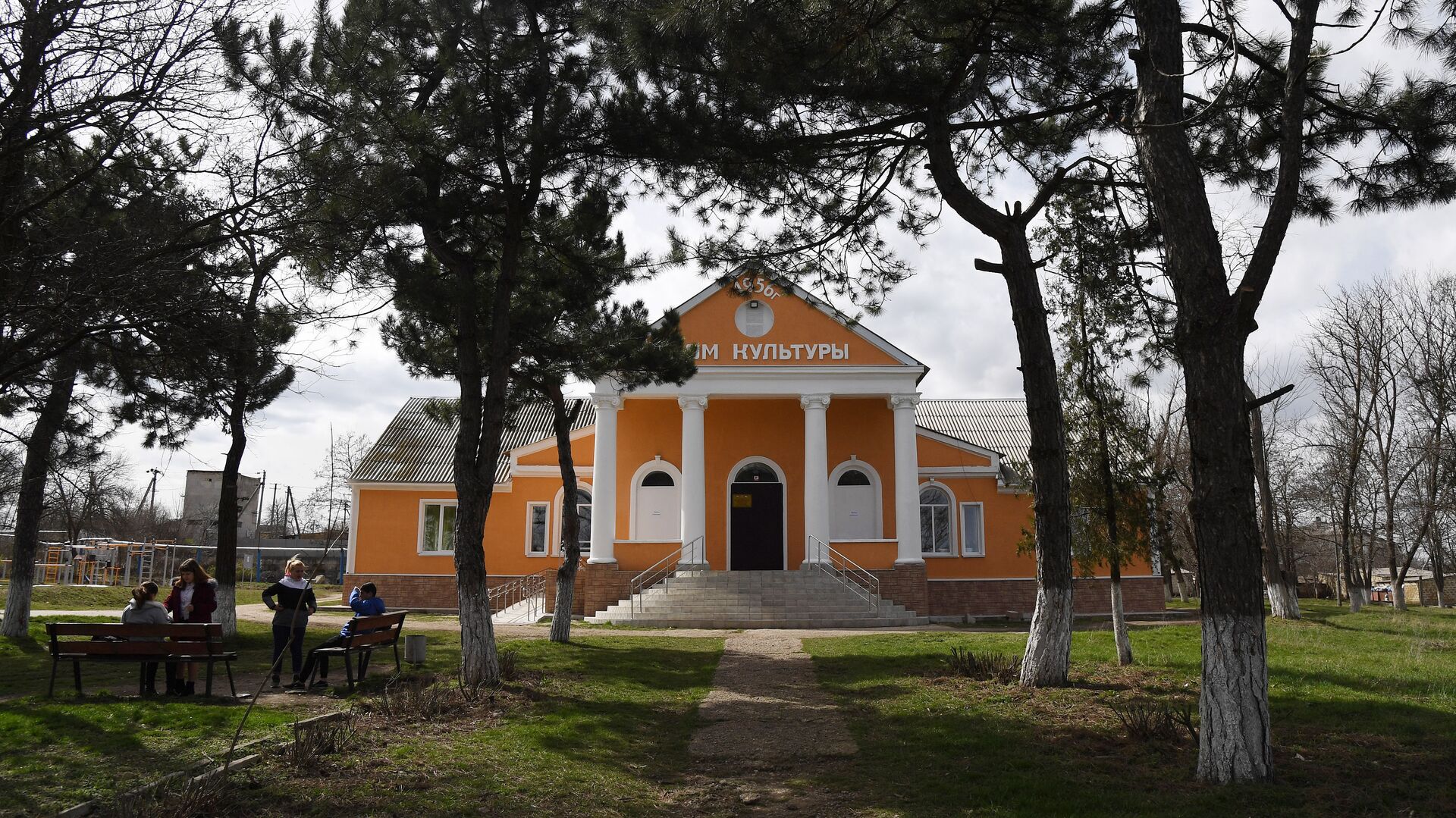 Отреставрированное здание Дома культуры села Мазанка Симферопольского района - РИА Новости, 1920, 02.03.2020