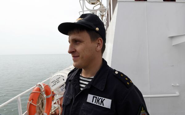 Помощник командира пограничного сторожевого корабля Крым Виктор Серов Помощник командира пограничного сторожевого корабля Крым Виктор Серов