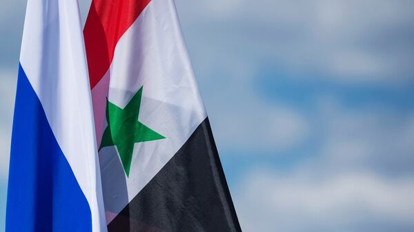 Флаги Сирии и России 
