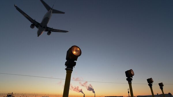 Самолет бизнес-авиации заходит на посадку в международном аэропорту Внуково