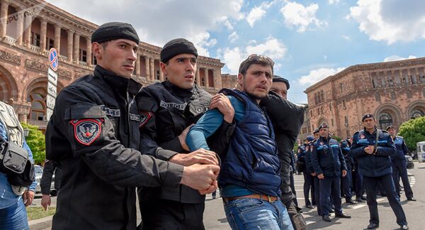 Протестующие в Ереване, Армения. 22 апреля 2018 Протестующие в Ереване, Армения. 22 апреля 2018