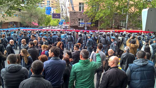Протестующие в Ереване, Армения. 22 апреля 2018