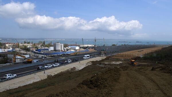Видео строительства автоподходов к Крымскому мосту со стороны Керчи