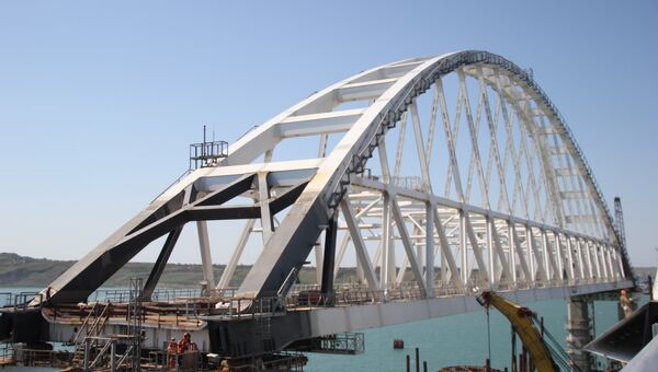 Железнодорожная арка Крымского моста