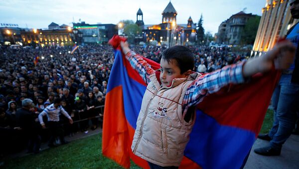 Митинг лидера протестов Никола Пашиняна в армянском городе Гюмри. Архивное фото