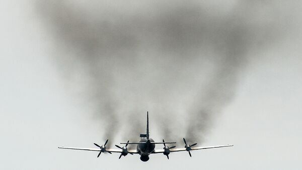 Видео аварийной посадки самолета Ил-38 ВМС Индии в аэропорту Жуковский в Подмосковье